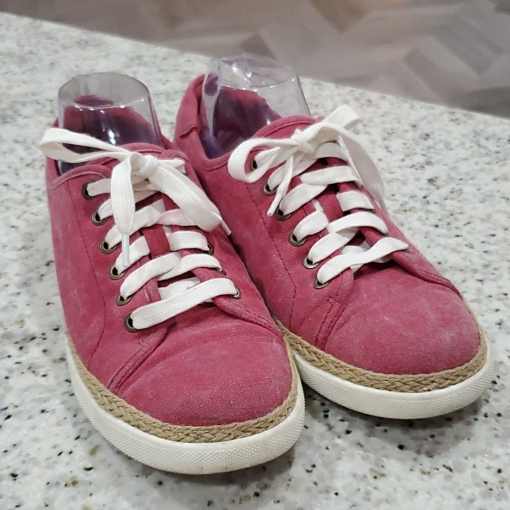 Vionic Pink Sneakers with White Laces